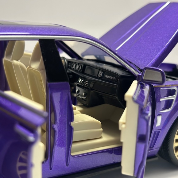 1:24 rolls royce cullinan mansory Diecast with LED HEADLIGHT & TAILLIGHT Purple - Picture 6 of 10